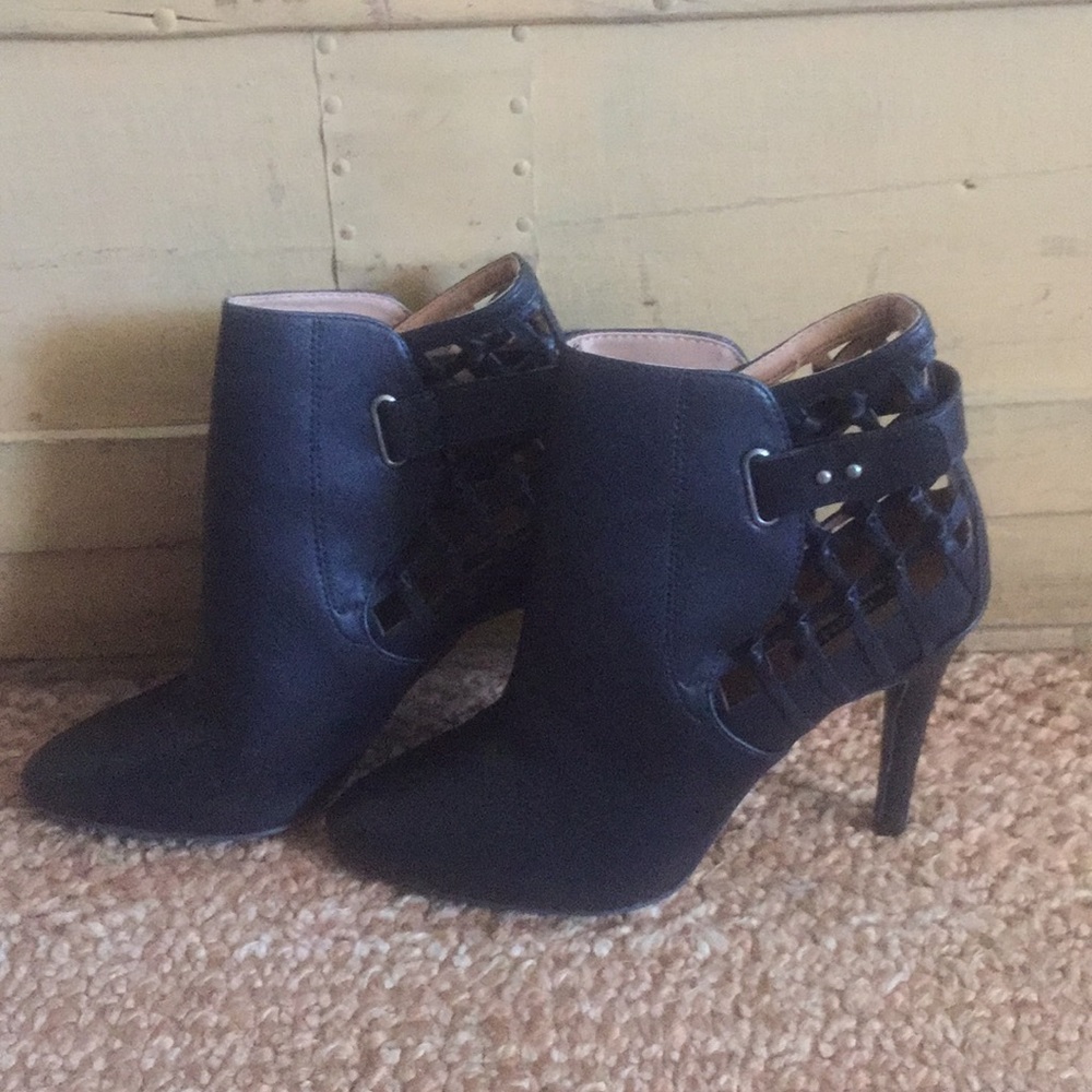 FOREVER 21 BOOTIES CUTOUT BLACK VEGAN LEATHER ANKLE BOOTIE HEEL BOOTS 9
